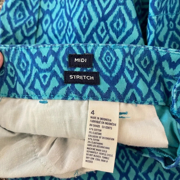 Women’s American Eagle midi shorts with turquoise/blue geometric print 4 - Picture 4 of 4